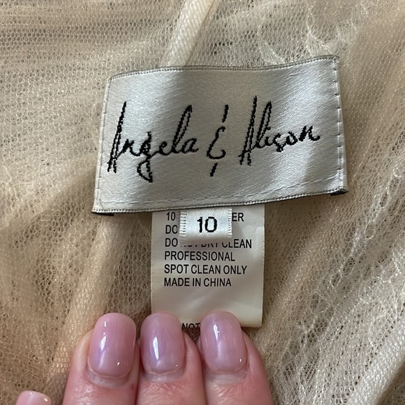 Wedding dress! Best offer will be accepted - Picture 7 of 10